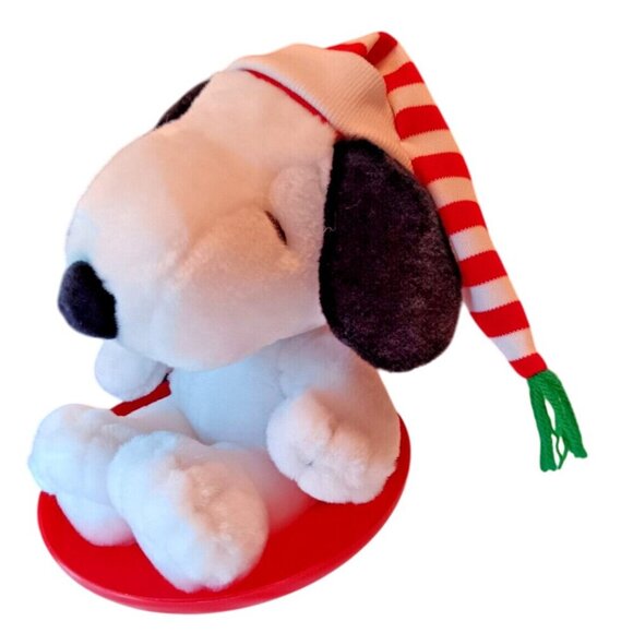 Peanuts Snoopy Plush Red Dog Bowl Snow Sled Nightcap Hallmark Winte Decor - Picture 4 of 6